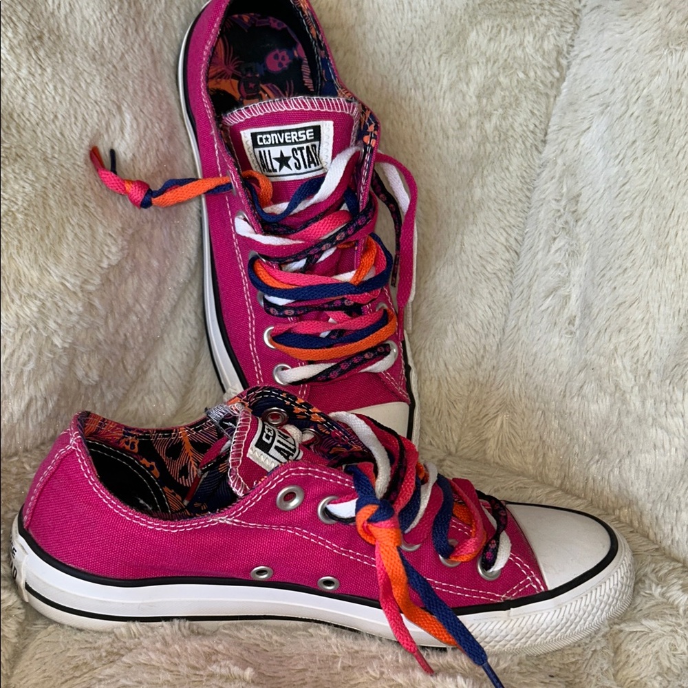Converse Fuchsia Low-Tops with Multicolor Laces, Like New 🌟
